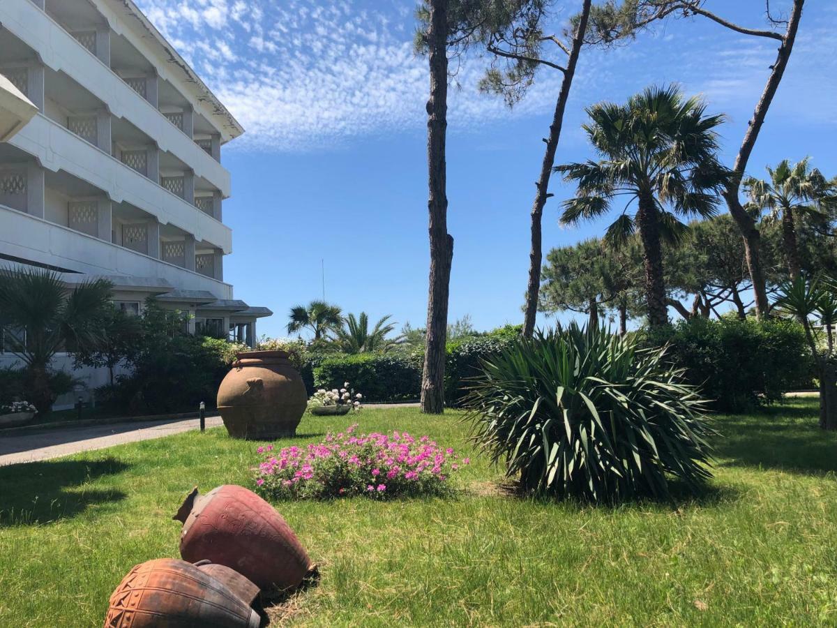 Domizia Palace Hotel Baia Domizia Esterno foto