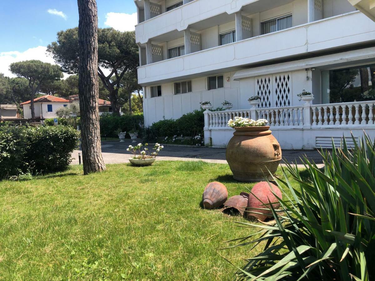 Domizia Palace Hotel Baia Domizia Esterno foto